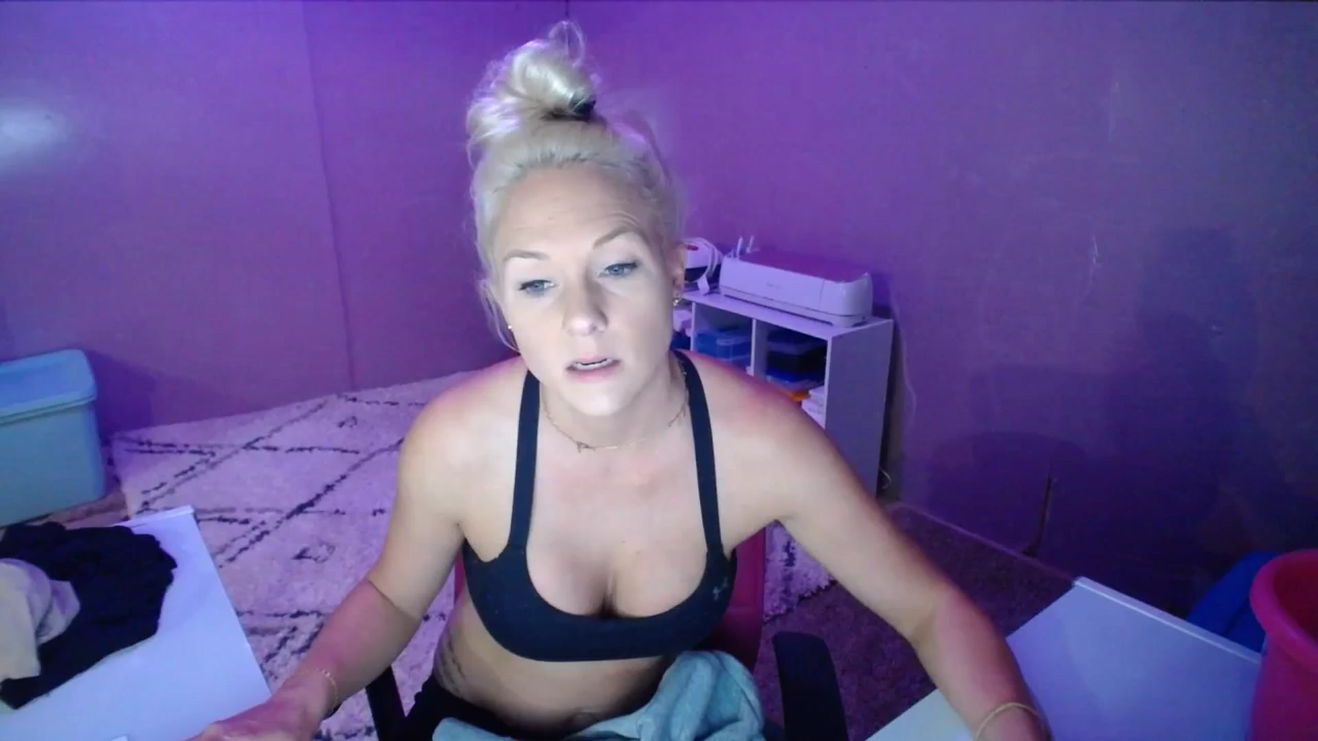Gallery image thumbnail from AshlynnStorm's myfreecams stream on, 11/27/2023, 20:36 image 3 of 20