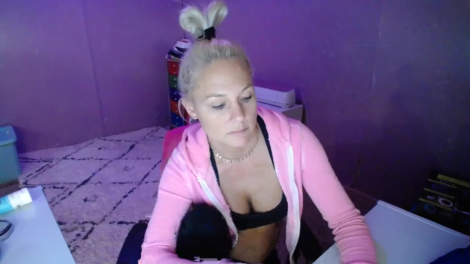 Gallery image thumbnail from AshlynnStorm's myfreecams stream on, 12/04/2023, 20:24 image 13 of 20