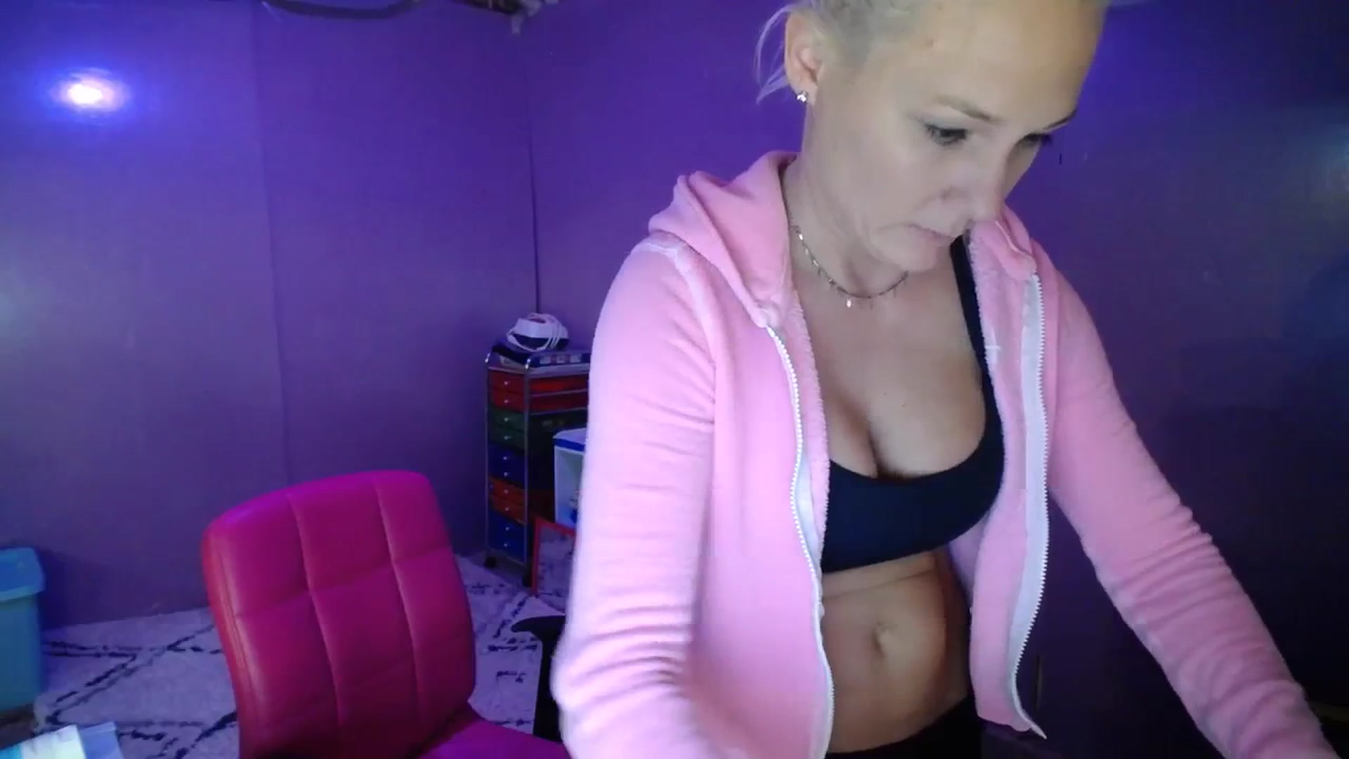 Gallery image thumbnail from AshlynnStorm's myfreecams stream on, 12/04/2023, 20:24 image 4 of 20