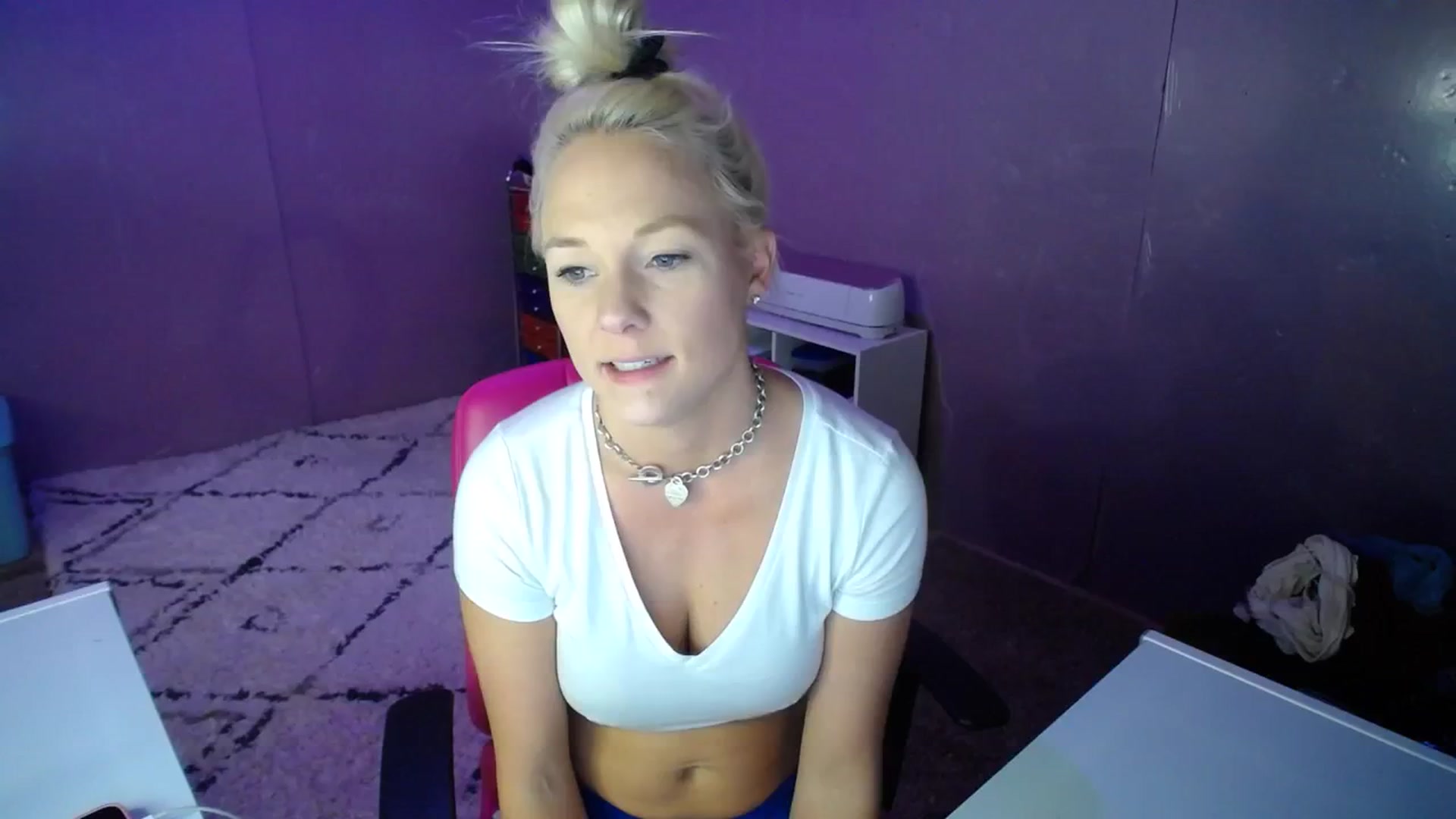 Gallery image thumbnail from AshlynnStorm's myfreecams stream on, 12/08/2023, 20:24 image 19 of 20
