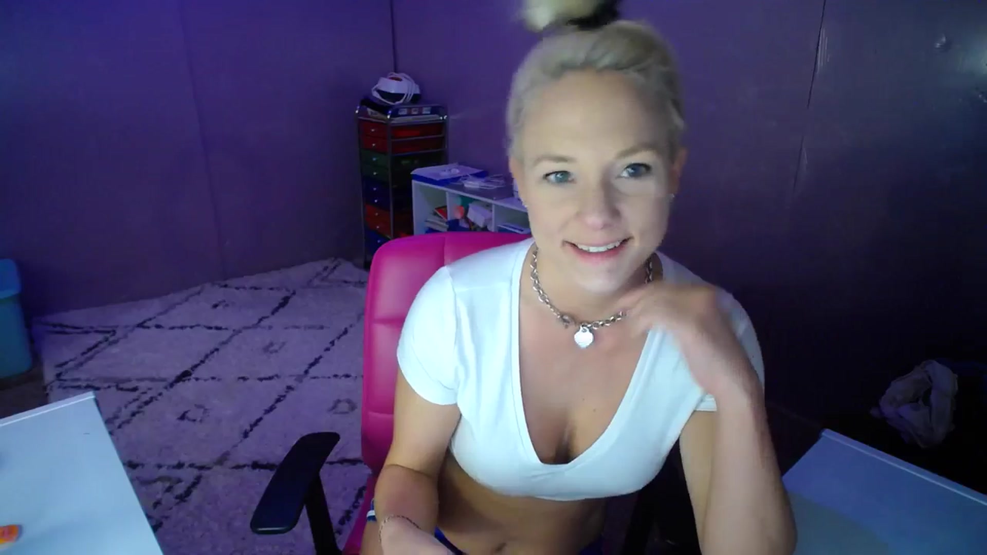 Gallery image thumbnail from AshlynnStorm's myfreecams stream on, 12/08/2023, 20:24 image 17 of 20