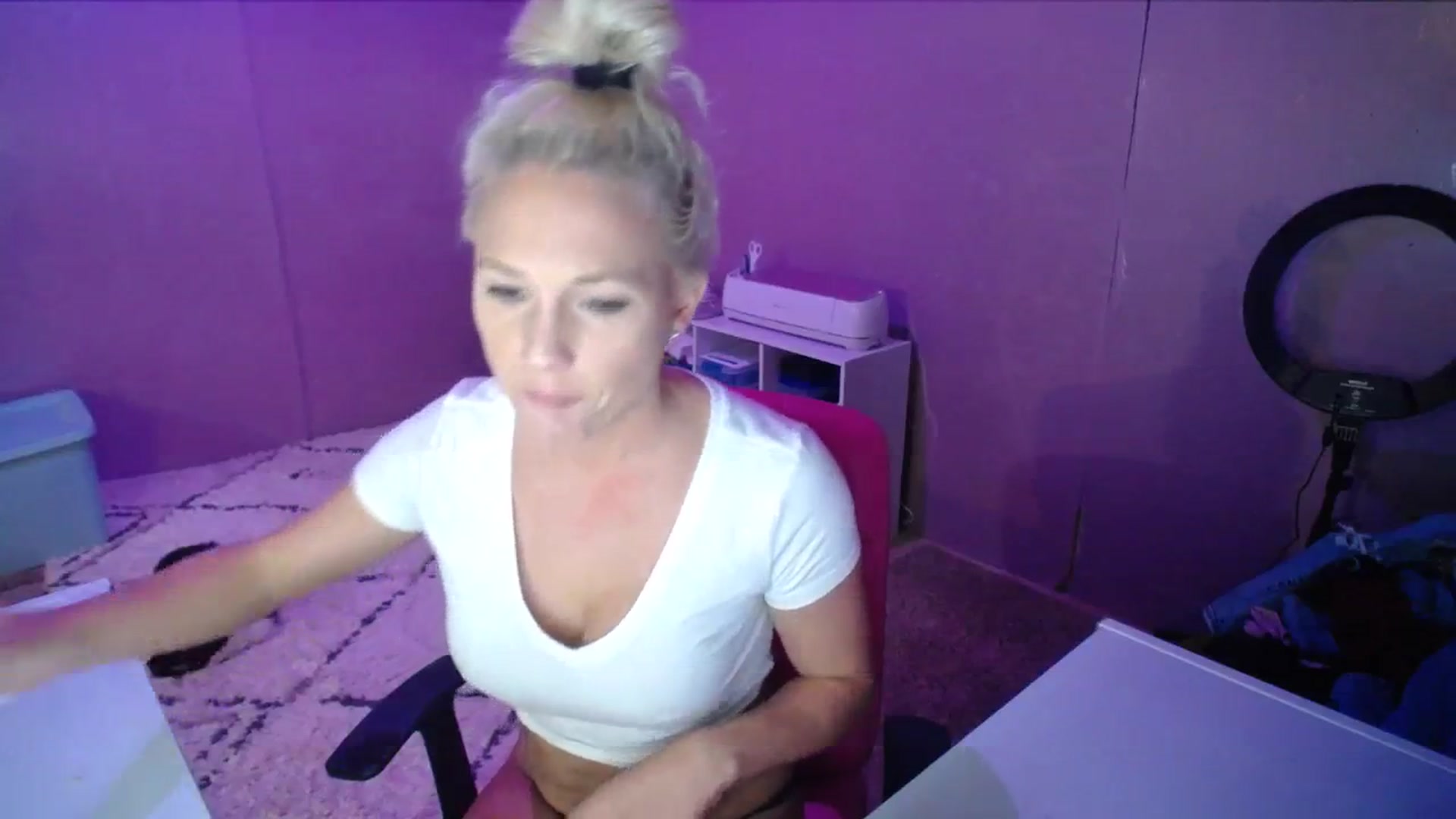 Gallery image thumbnail from AshlynnStorm's myfreecams stream on, 12/09/2023, 09:01 image 13 of 20