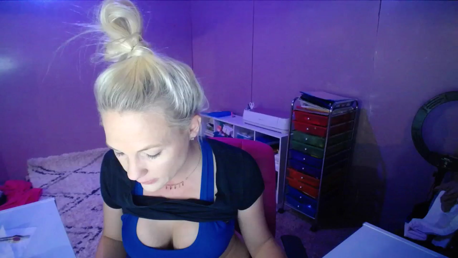 Gallery image thumbnail from AshlynnStorm's myfreecams stream on, 12/26/2023, 06:27 image 3 of 20