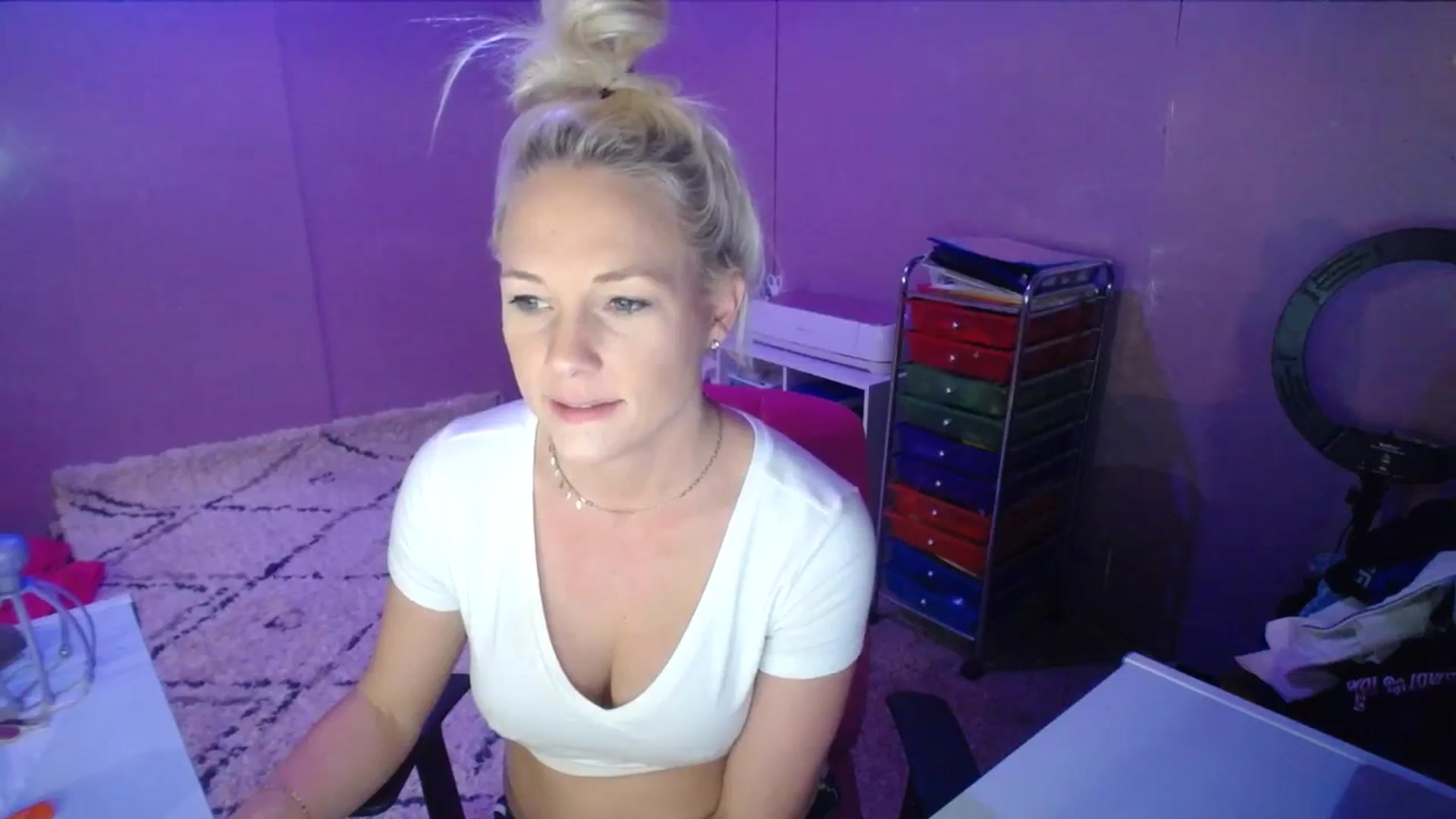 Gallery image thumbnail from AshlynnStorm's myfreecams stream on, 12/26/2023, 06:27 image 18 of 20