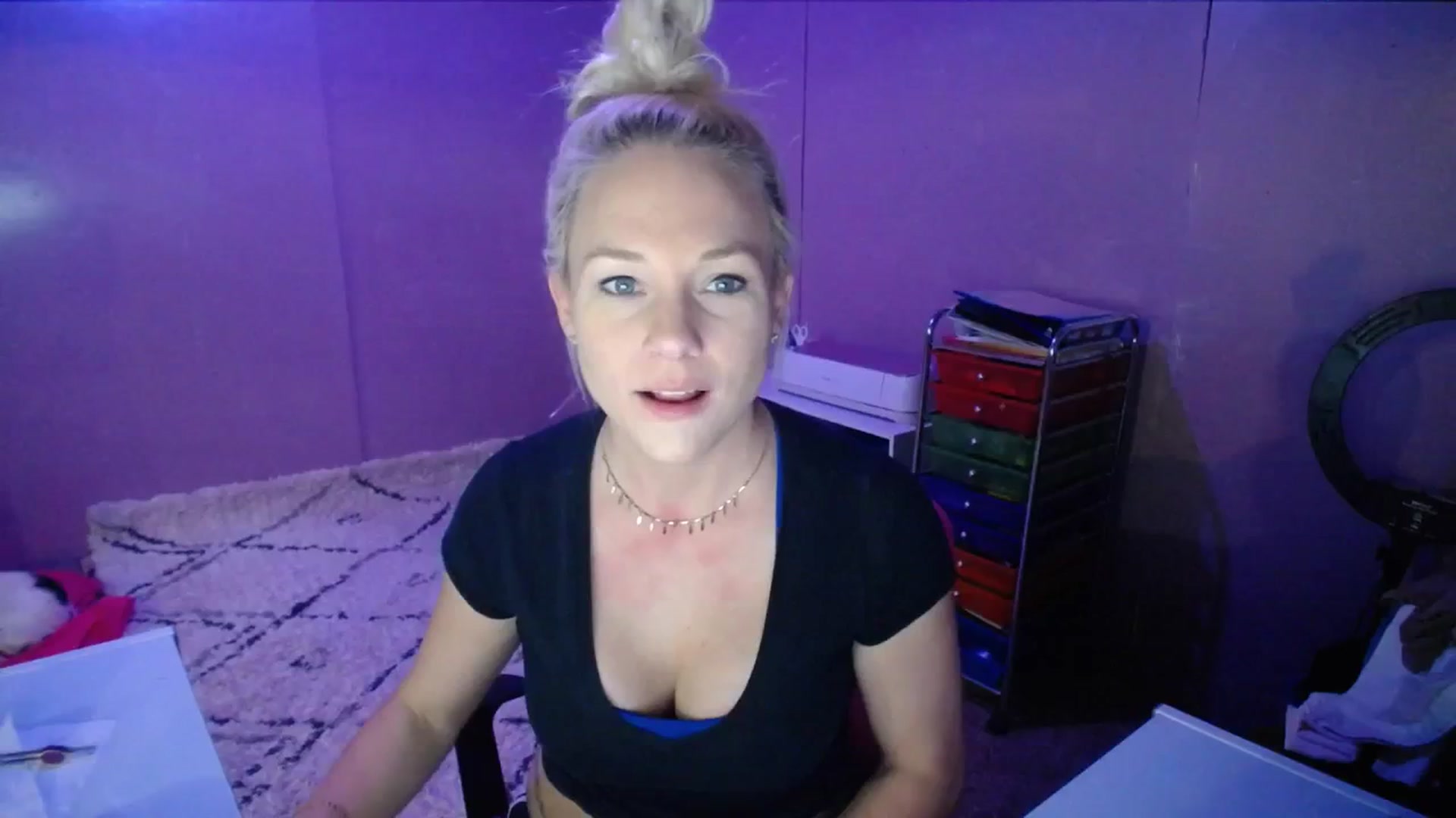 Gallery image thumbnail from AshlynnStorm's myfreecams stream on, 12/26/2023, 06:27 image 2 of 20