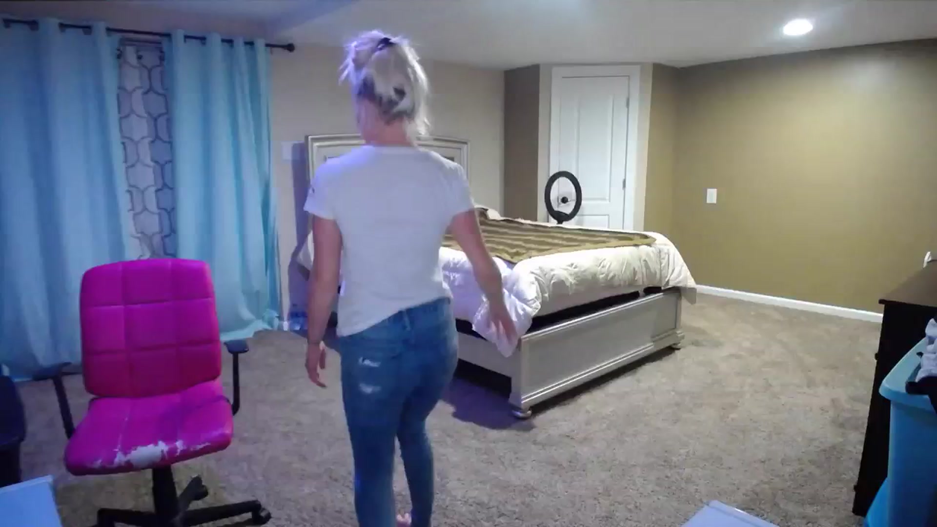 Gallery image thumbnail from AshlynnStorm's myfreecams stream on, 01/15/2024, 06:48 image 1 of 20