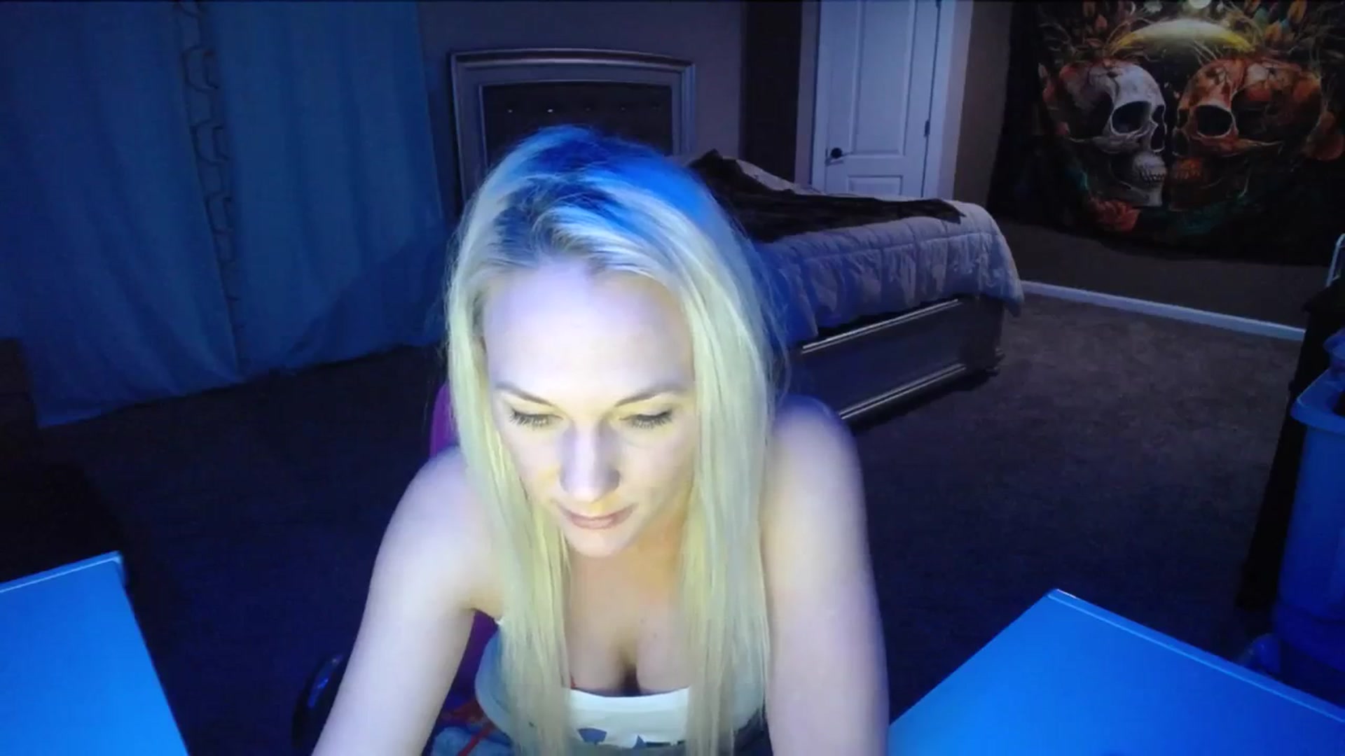 Gallery image thumbnail from AshlynnStorm's myfreecams stream on, 01/17/2024, 08:09 image 16 of 20