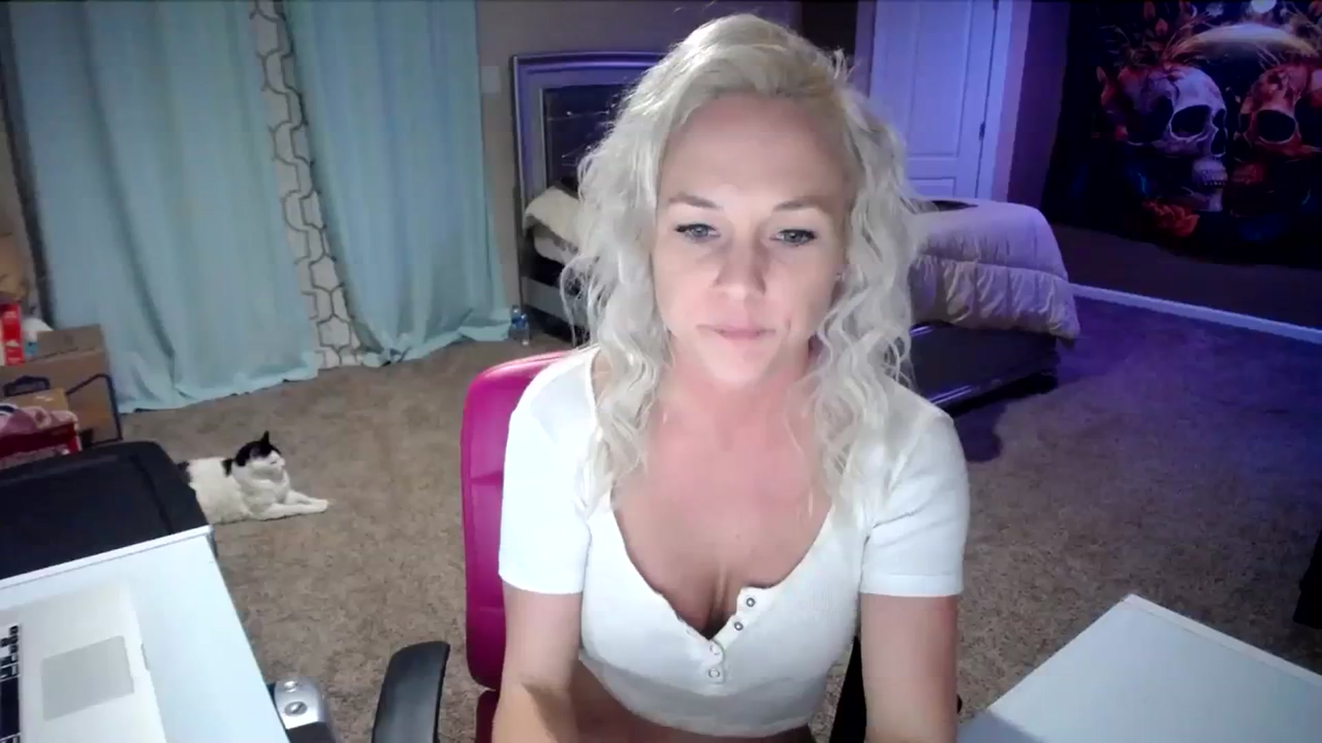 Gallery image thumbnail from AshlynnStorm's myfreecams stream on, 01/28/2024, 08:39 image 3 of 20