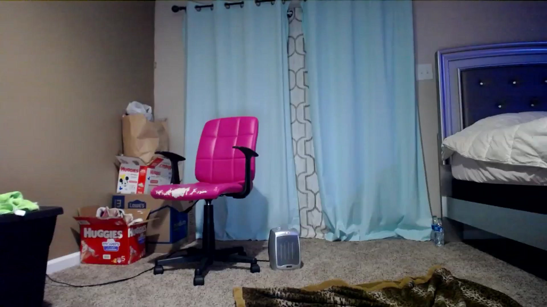 Gallery image thumbnail from AshlynnStorm's myfreecams stream on, 01/28/2024, 09:28 image 20 of 20