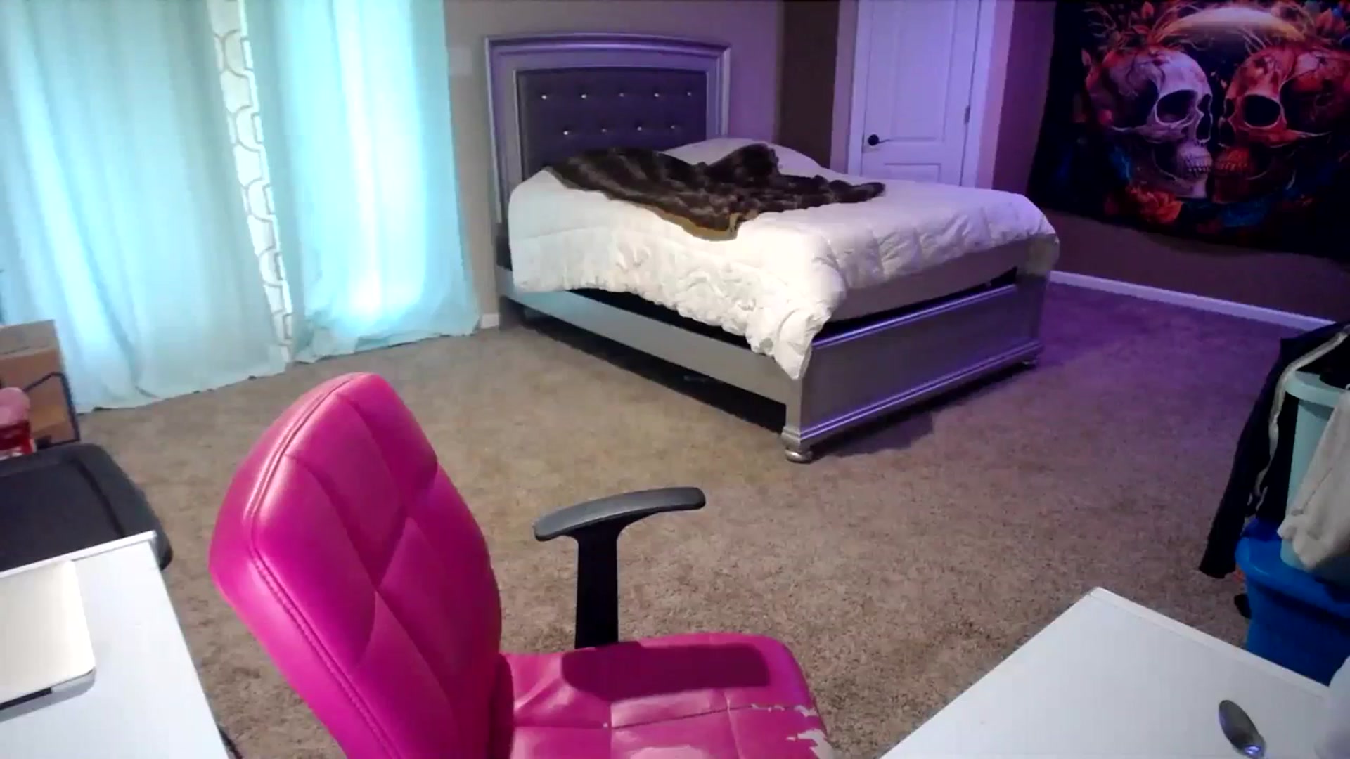 Gallery image thumbnail from AshlynnStorm's myfreecams stream on, 02/28/2024, 21:16 image 8 of 20