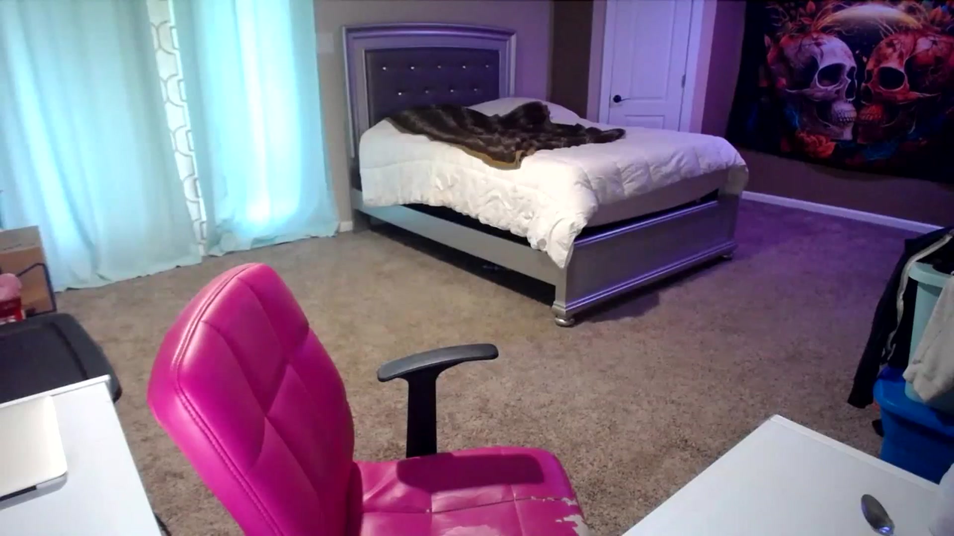 Gallery image thumbnail from AshlynnStorm's myfreecams stream on, 02/28/2024, 21:16 image 12 of 20