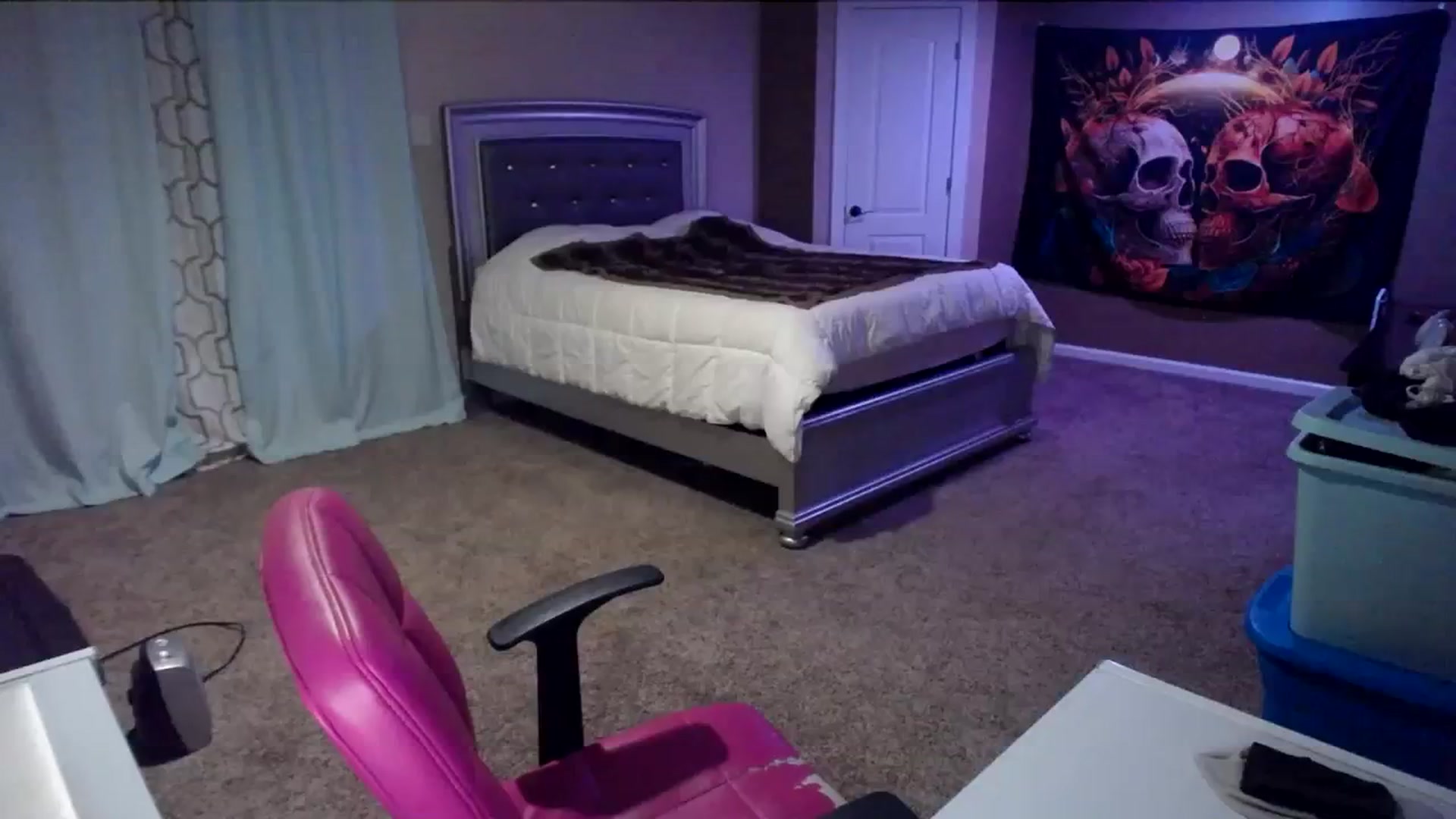 Gallery image thumbnail from AshlynnStorm's myfreecams stream on, 03/03/2024, 07:25 image 20 of 20