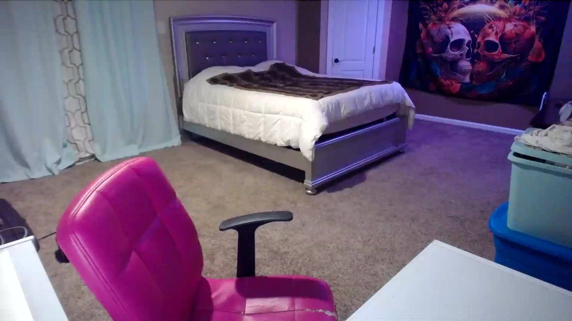 Gallery image thumbnail from AshlynnStorm's myfreecams stream on, 03/03/2024, 07:25 image 17 of 20