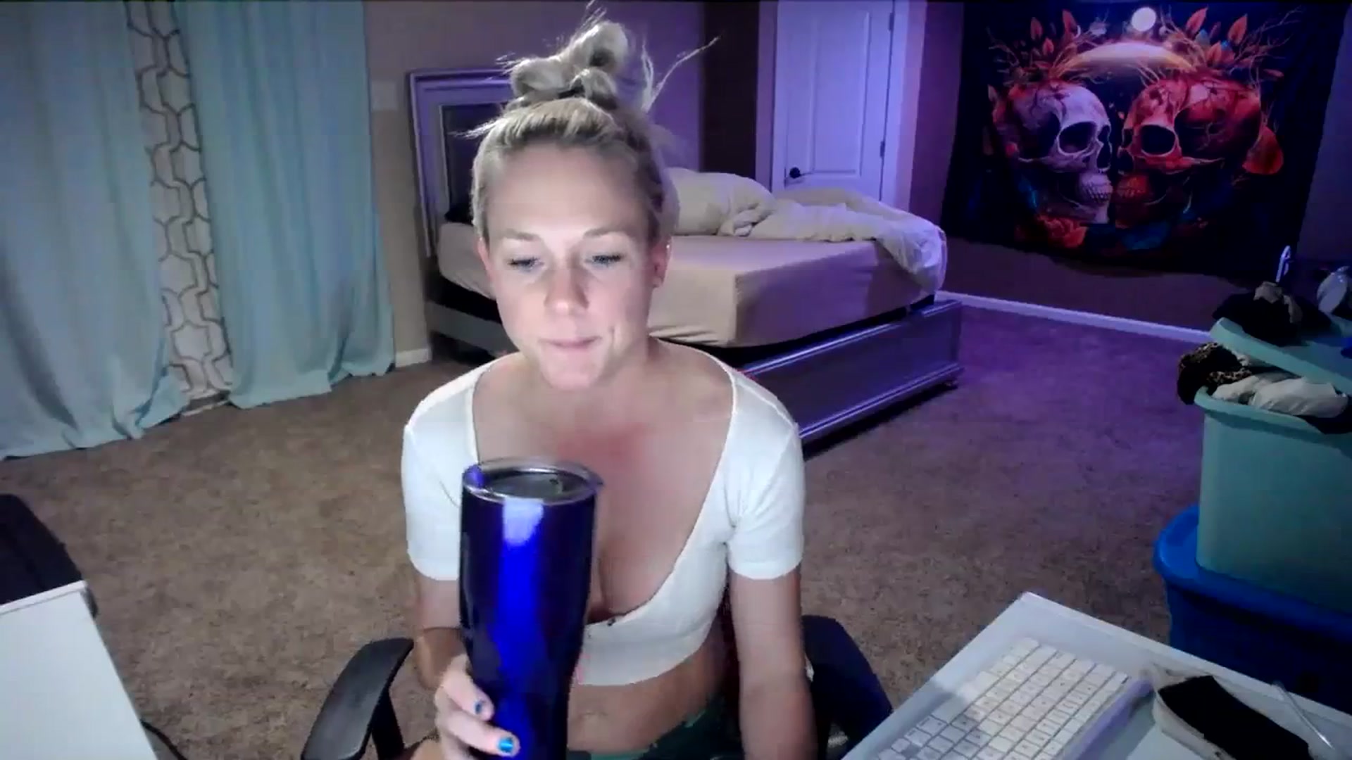 Gallery image thumbnail from AshlynnStorm's myfreecams stream on, 03/06/2024, 04:50 image 16 of 20
