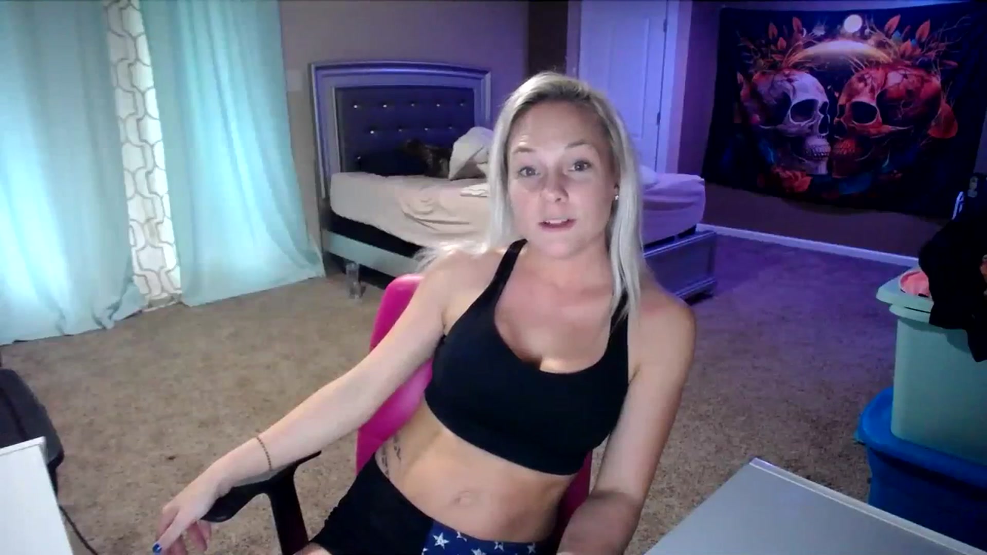 Gallery image thumbnail from AshlynnStorm's myfreecams stream on, 03/09/2024, 21:14 image 10 of 20