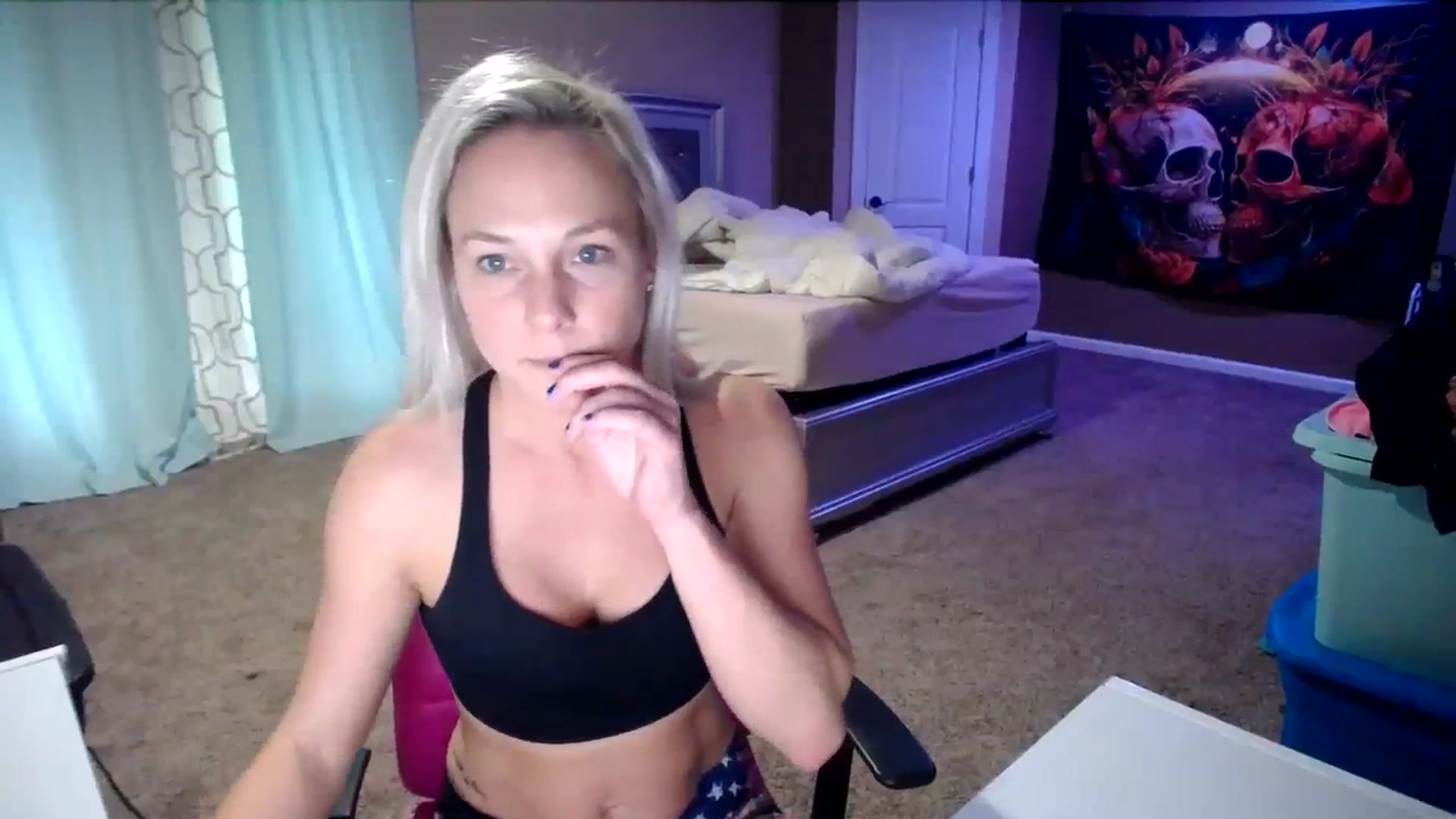 Gallery image thumbnail from AshlynnStorm's myfreecams stream on, 03/09/2024, 21:14 image 14 of 20