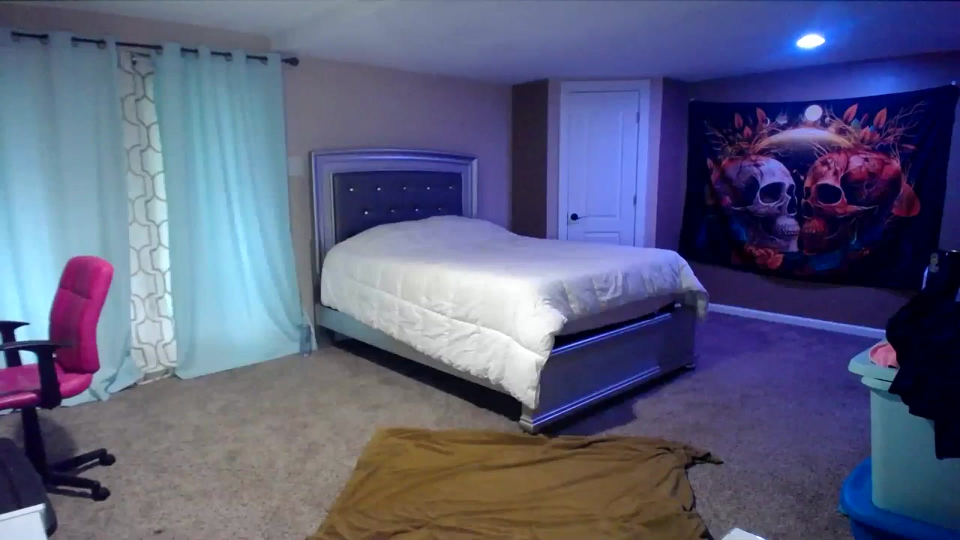 Gallery image thumbnail from AshlynnStorm's myfreecams stream on, 03/09/2024, 22:03 image 11 of 20