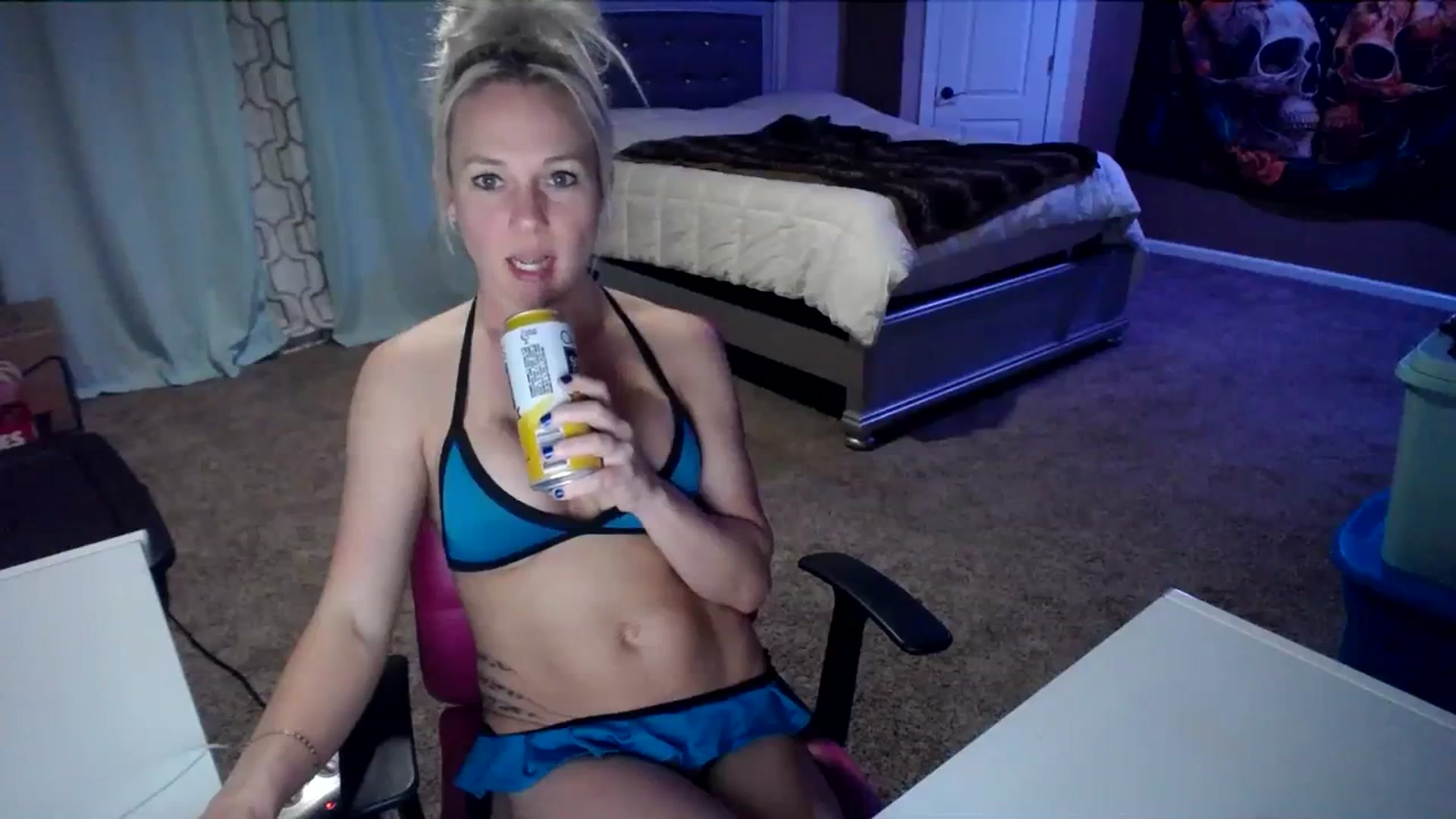 Gallery image thumbnail from AshlynnStorm's myfreecams stream on, 03/12/2024, 05:45 image 9 of 20