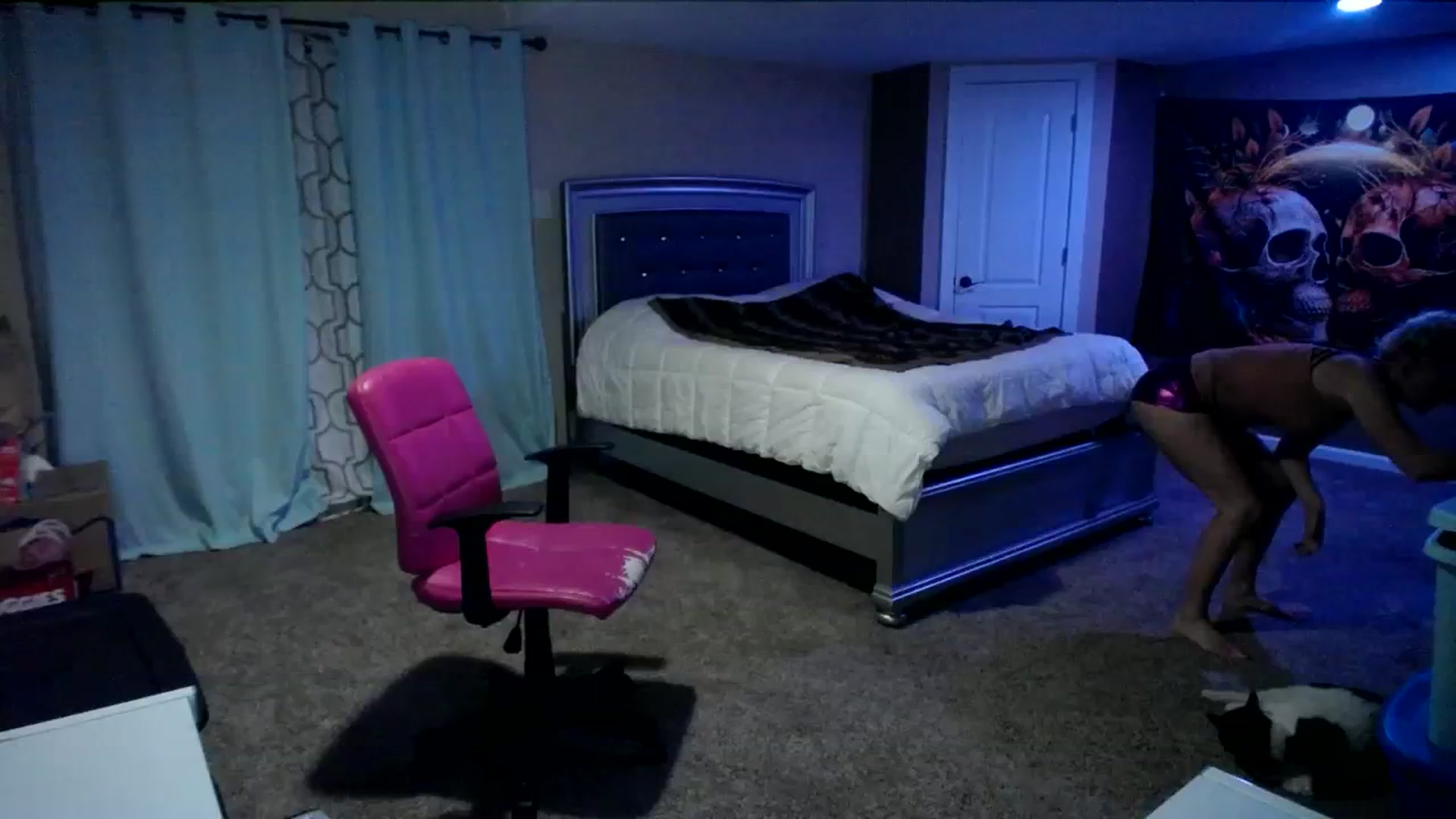 Gallery image thumbnail from AshlynnStorm's myfreecams stream on, 03/12/2024, 07:43 image 1 of 20