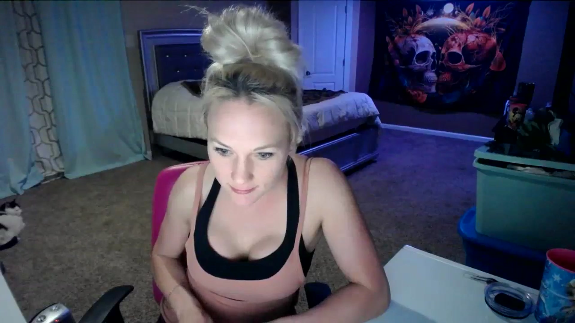 Gallery image thumbnail from AshlynnStorm's myfreecams stream on, 03/12/2024, 07:43 image 20 of 20