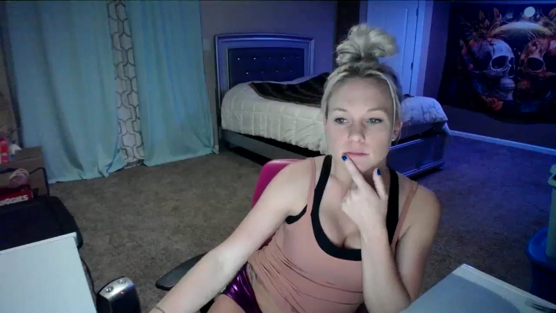 Gallery image thumbnail from AshlynnStorm's myfreecams stream on, 03/12/2024, 07:43 image 10 of 20