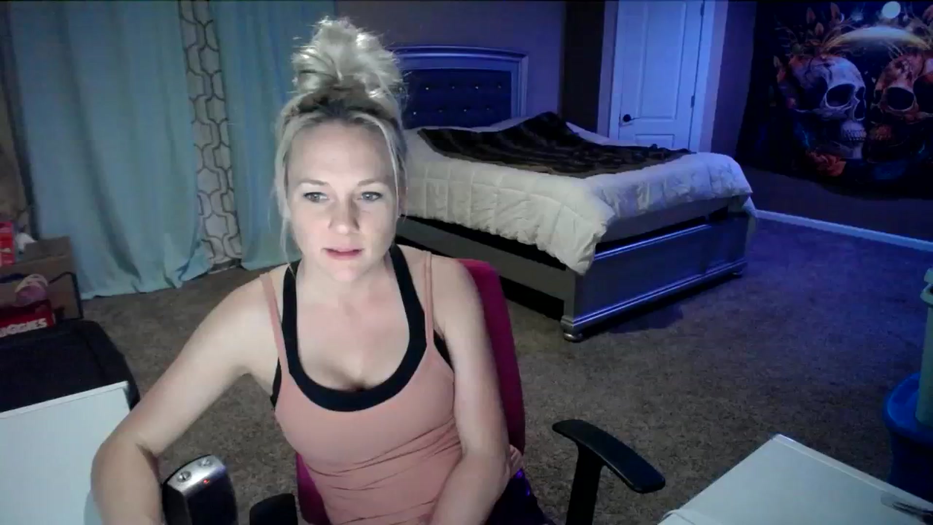 Gallery image thumbnail from AshlynnStorm's myfreecams stream on, 03/12/2024, 07:43 image 4 of 20