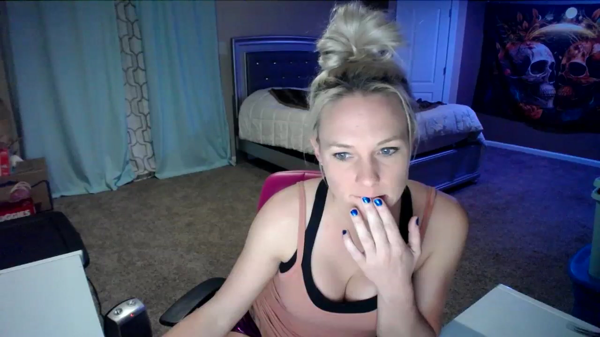 Gallery image thumbnail from AshlynnStorm's myfreecams stream on, 03/12/2024, 07:43 image 8 of 20
