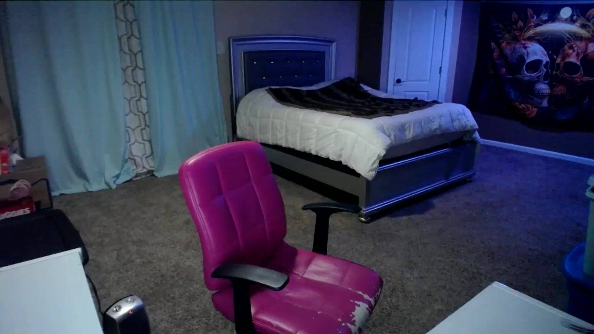 Gallery image thumbnail from AshlynnStorm's myfreecams stream on, 03/12/2024, 07:43 image 11 of 20
