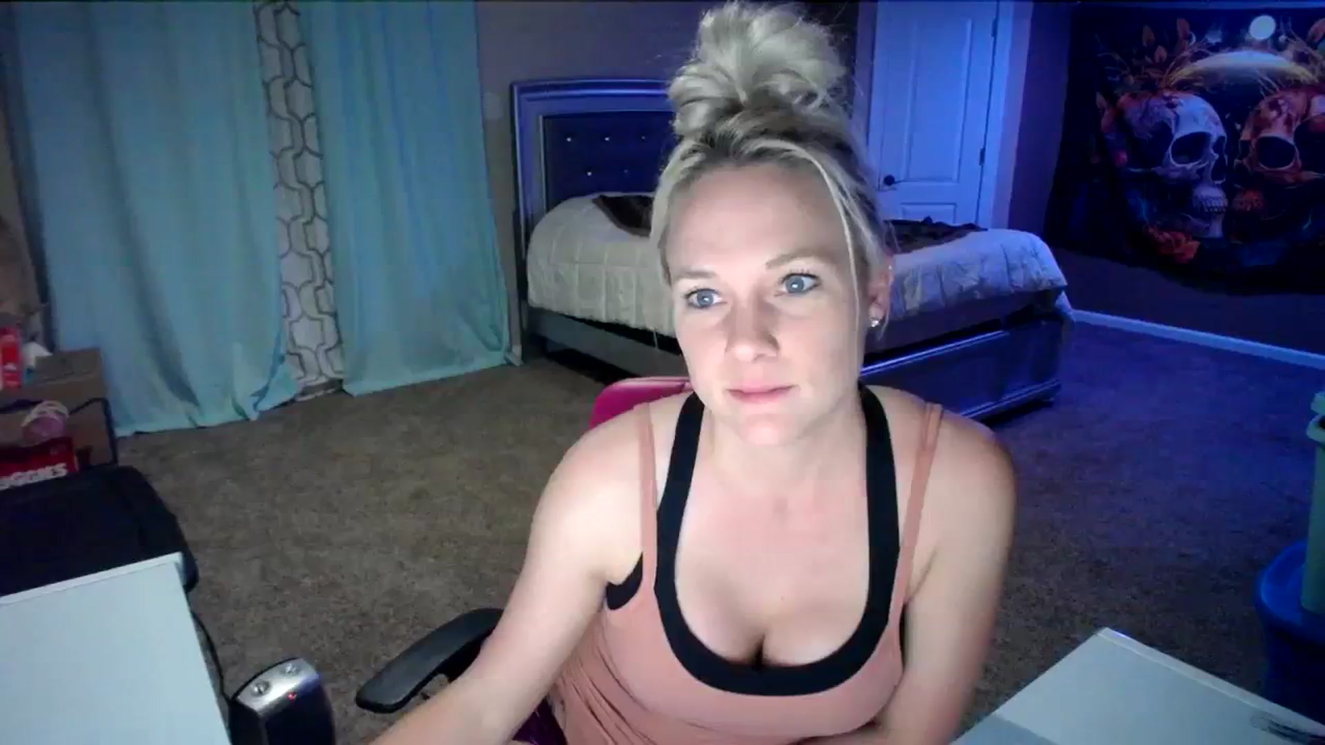 Gallery image thumbnail from AshlynnStorm's myfreecams stream on, 03/12/2024, 07:43 image 7 of 20