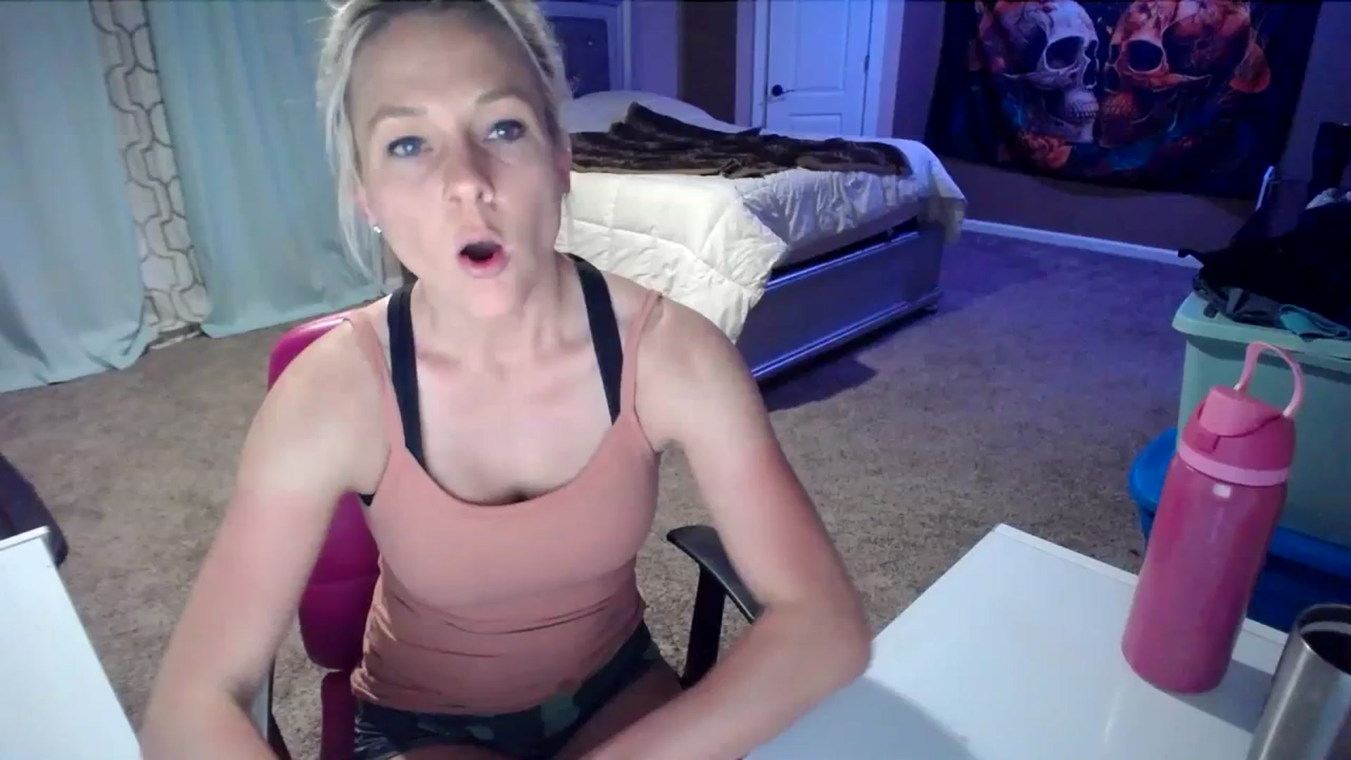 Gallery image thumbnail from AshlynnStorm's myfreecams stream on, 03/15/2024, 06:38 image 18 of 20
