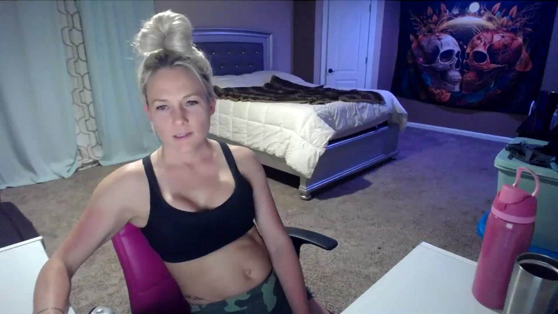 Gallery image thumbnail from AshlynnStorm's myfreecams stream on, 03/15/2024, 06:38 image 12 of 20