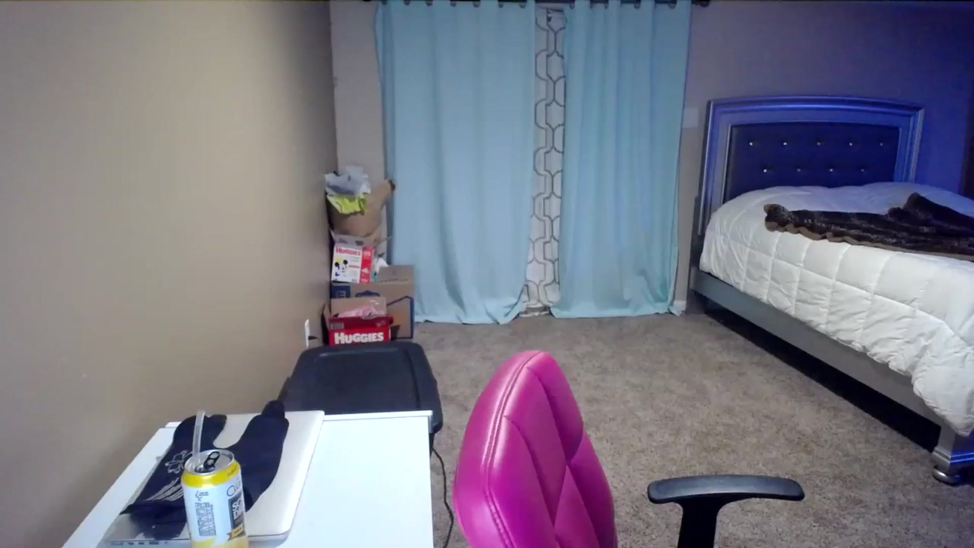 Gallery image thumbnail from AshlynnStorm's myfreecams stream on, 03/15/2024, 06:38 image 17 of 20