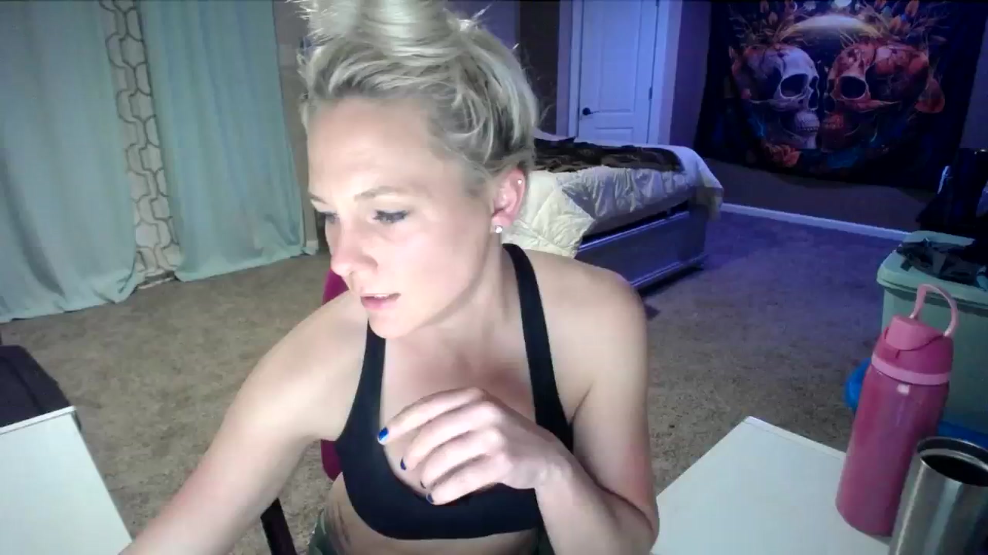 Gallery image thumbnail from AshlynnStorm's myfreecams stream on, 03/15/2024, 06:38 image 5 of 20