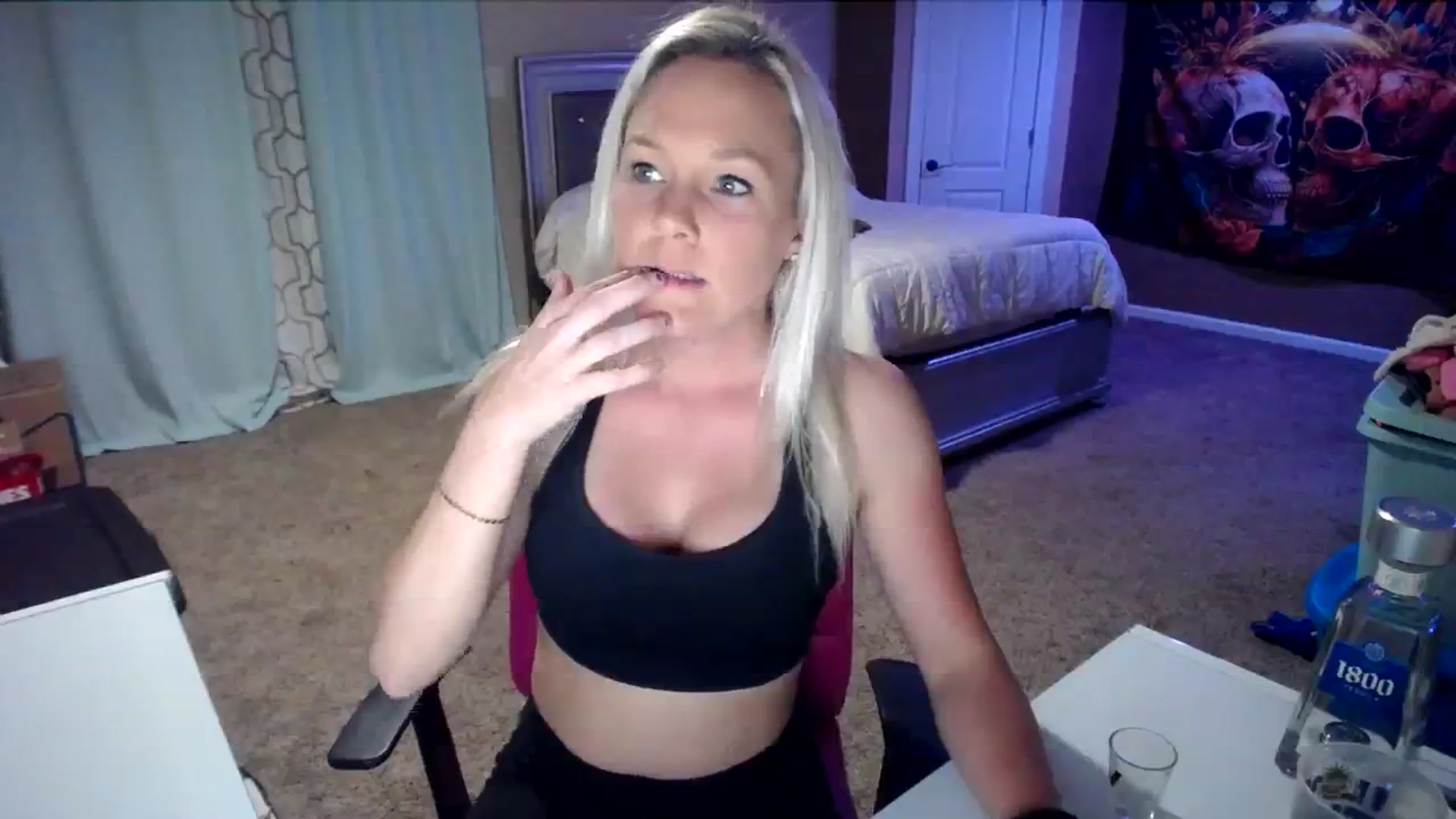 Gallery image thumbnail from AshlynnStorm's myfreecams stream on, 03/18/2024, 05:41 image 16 of 20