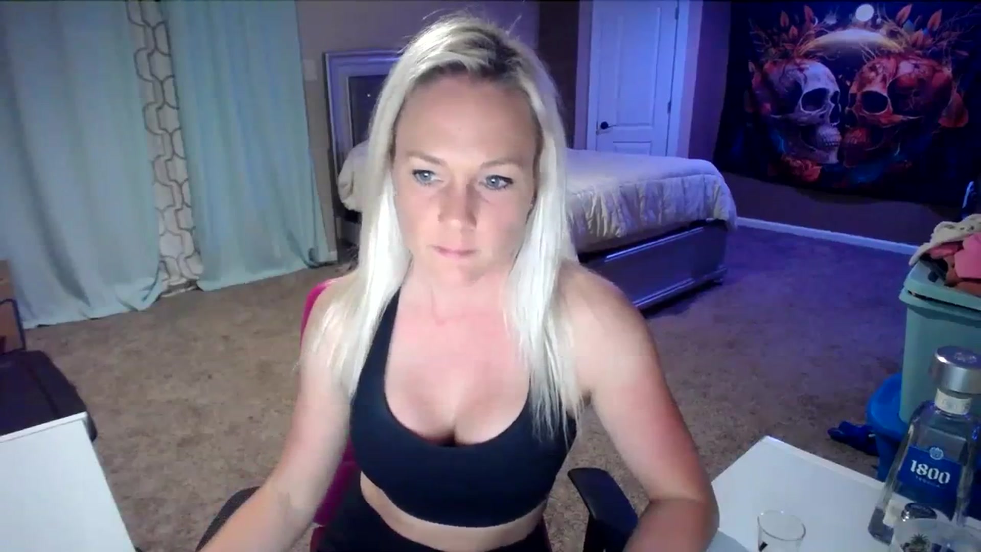 Gallery image thumbnail from AshlynnStorm's myfreecams stream on, 03/18/2024, 05:41 image 10 of 20