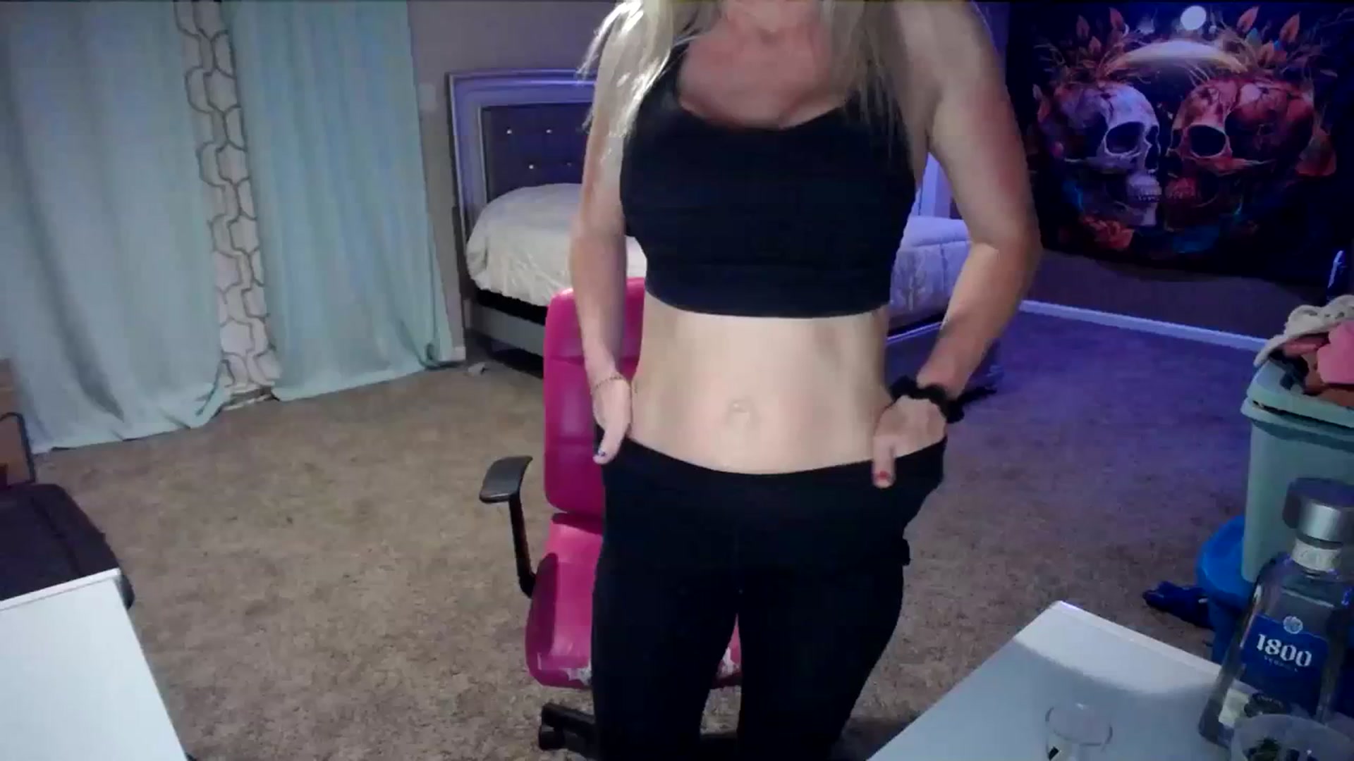 Gallery image thumbnail from AshlynnStorm's myfreecams stream on, 03/18/2024, 05:41 image 11 of 20