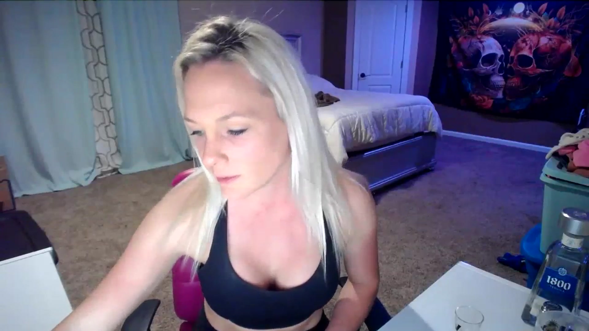 Gallery image thumbnail from AshlynnStorm's myfreecams stream on, 03/18/2024, 05:41 image 2 of 20
