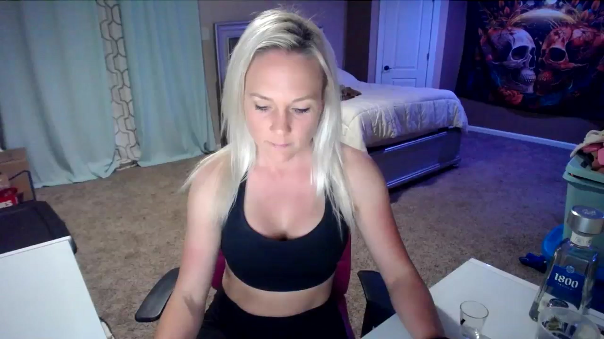 Gallery image thumbnail from AshlynnStorm's myfreecams stream on, 03/18/2024, 05:41 image 17 of 20