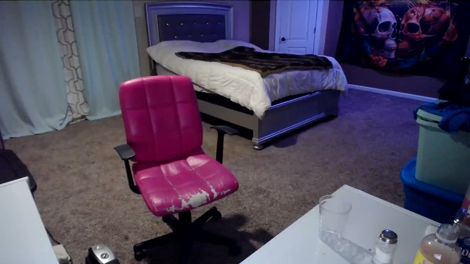 Gallery image thumbnail from AshlynnStorm's myfreecams stream on, 03/26/2024, 04:30 image 18 of 20