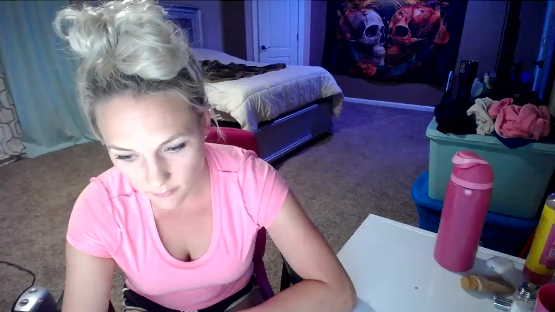 Gallery image thumbnail from AshlynnStorm's myfreecams stream on, 03/31/2024, 08:03 image 18 of 20