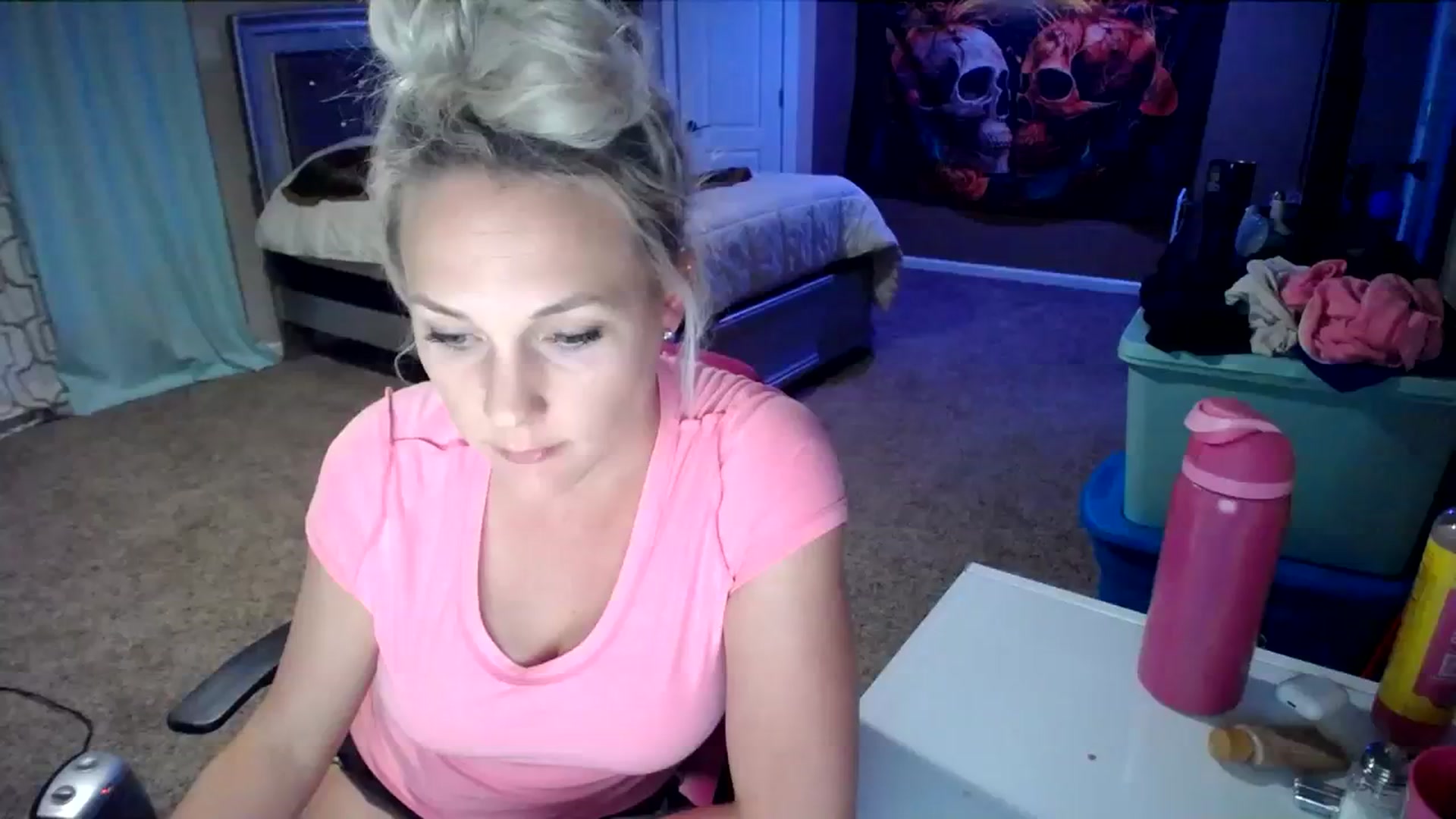 Gallery image thumbnail from AshlynnStorm's myfreecams stream on, 03/31/2024, 08:03 image 1 of 20