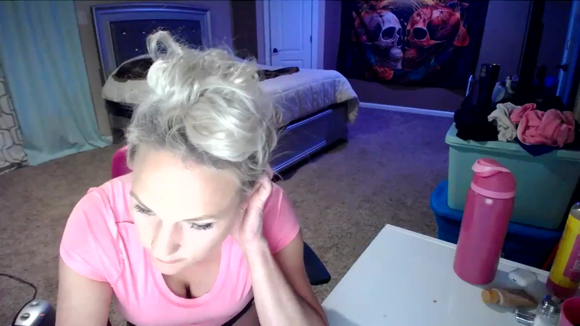 Gallery image thumbnail from AshlynnStorm's myfreecams stream on, 03/31/2024, 08:03 image 9 of 20