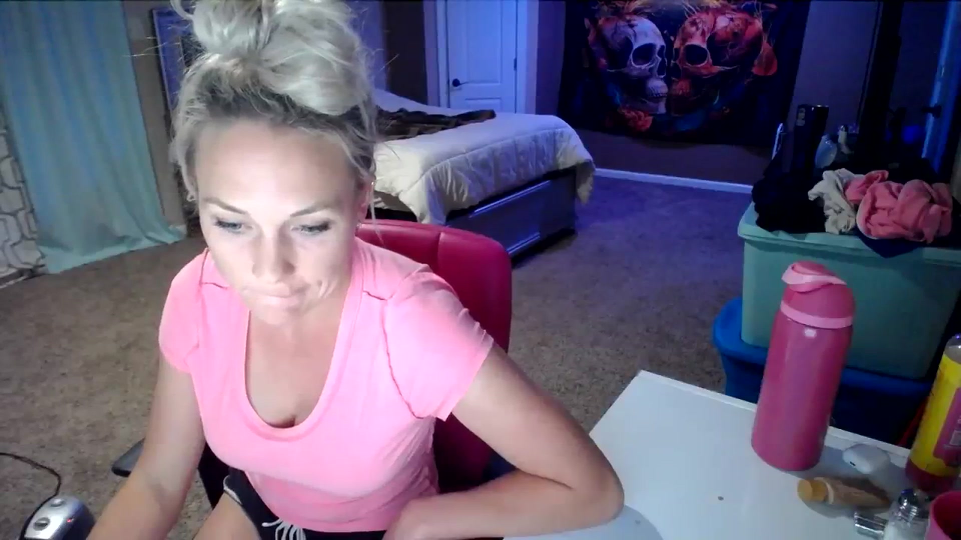 Gallery image thumbnail from AshlynnStorm's myfreecams stream on, 03/31/2024, 08:03 image 16 of 20
