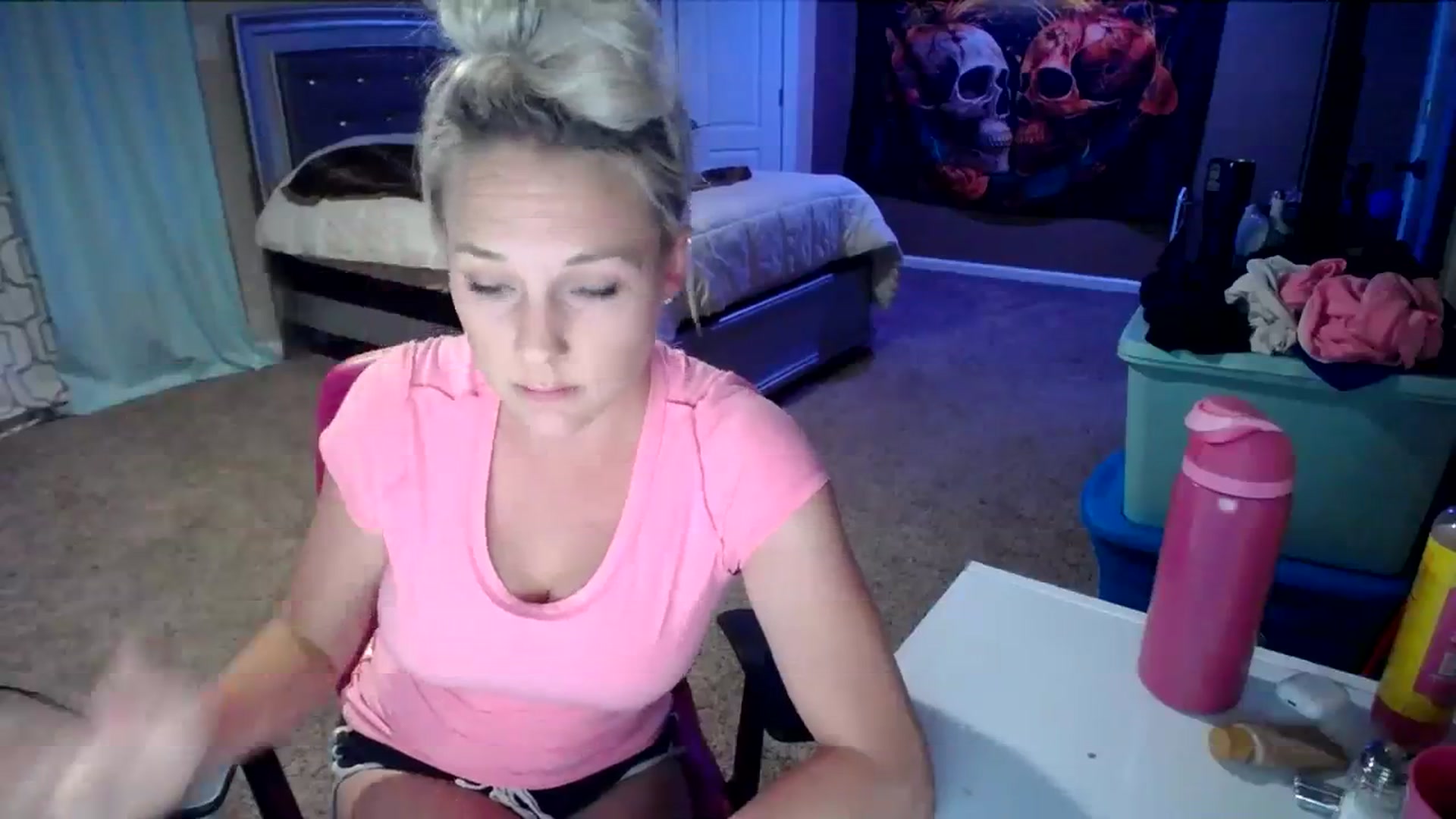 Gallery image thumbnail from AshlynnStorm's myfreecams stream on, 03/31/2024, 08:03 image 13 of 20
