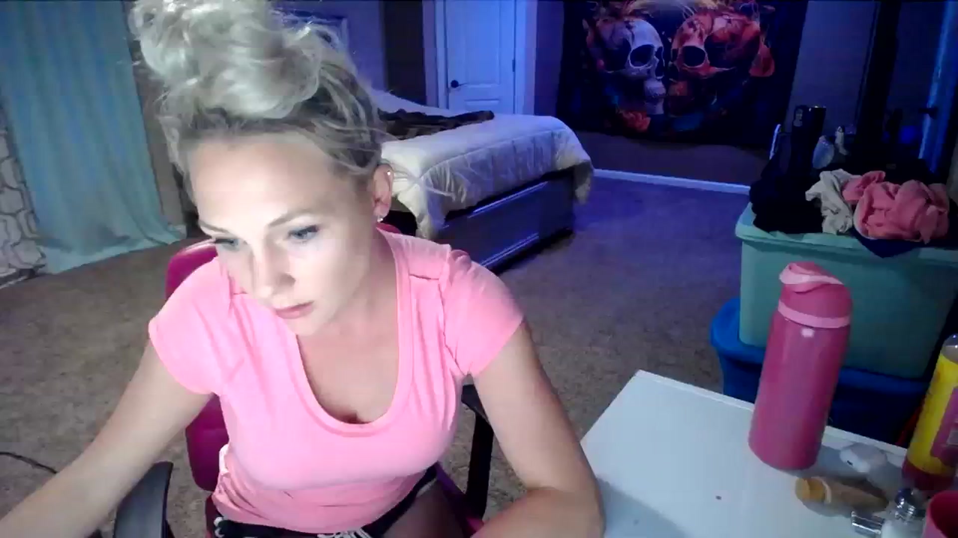Gallery image thumbnail from AshlynnStorm's myfreecams stream on, 03/31/2024, 08:03 image 12 of 20