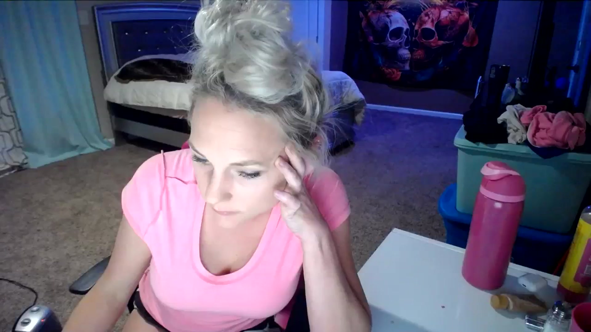 Gallery image thumbnail from AshlynnStorm's myfreecams stream on, 03/31/2024, 08:03 image 2 of 20
