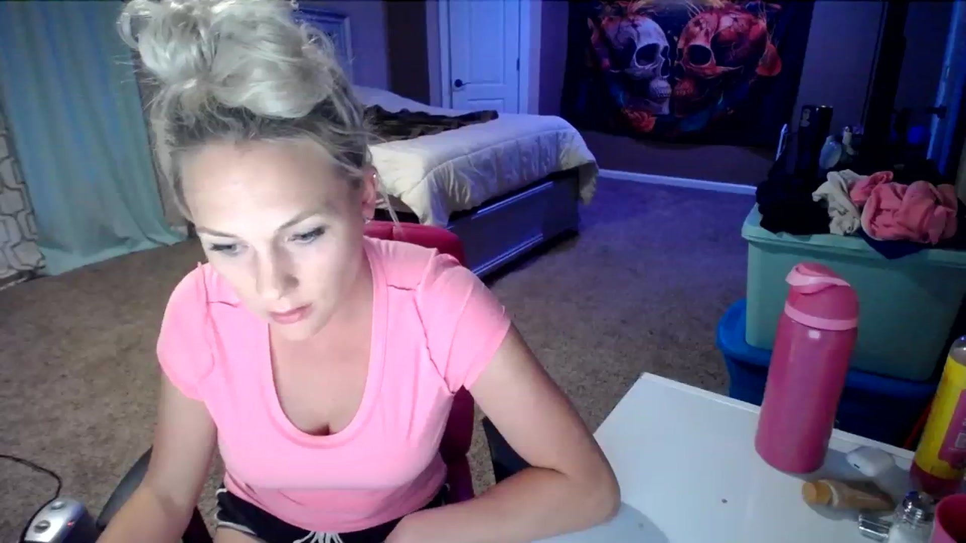 Gallery image thumbnail from AshlynnStorm's myfreecams stream on, 03/31/2024, 08:03 image 15 of 20