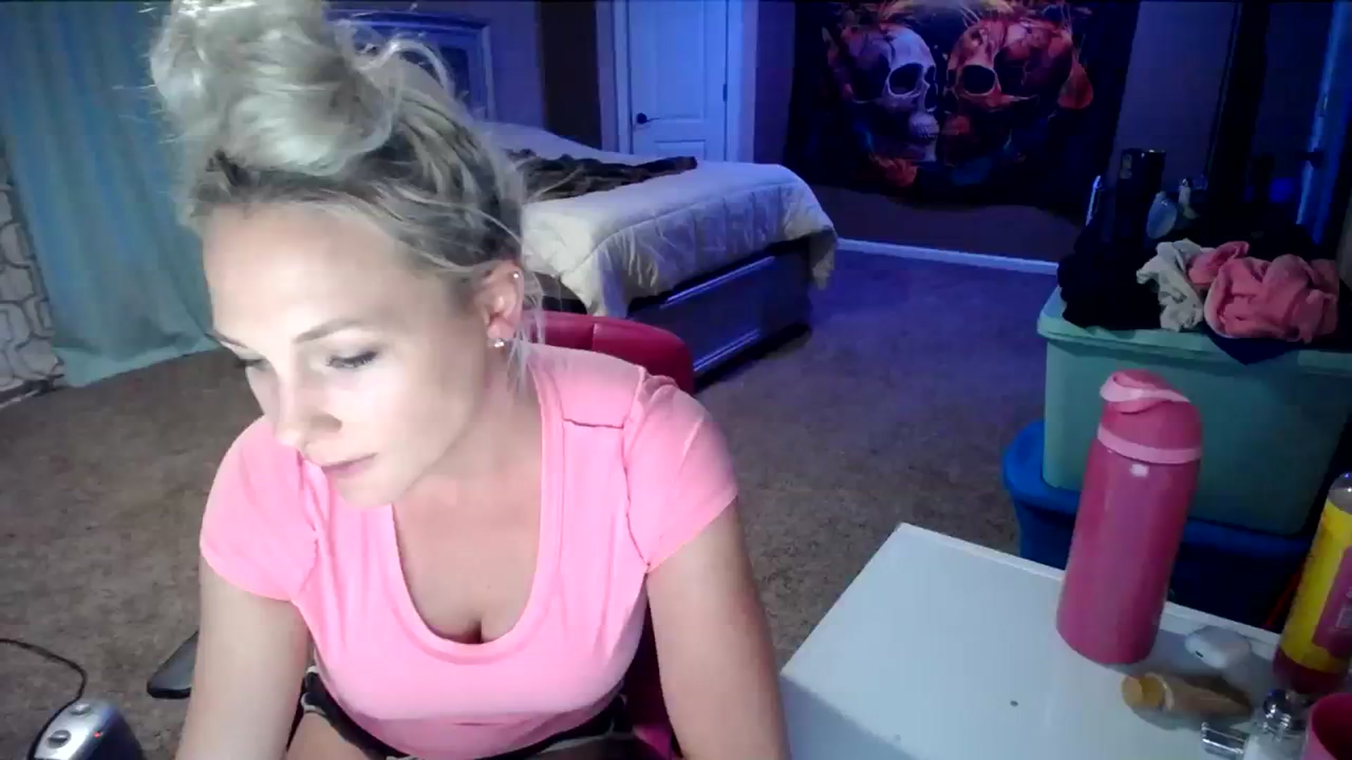 Gallery image thumbnail from AshlynnStorm's myfreecams stream on, 03/31/2024, 08:03 image 6 of 20