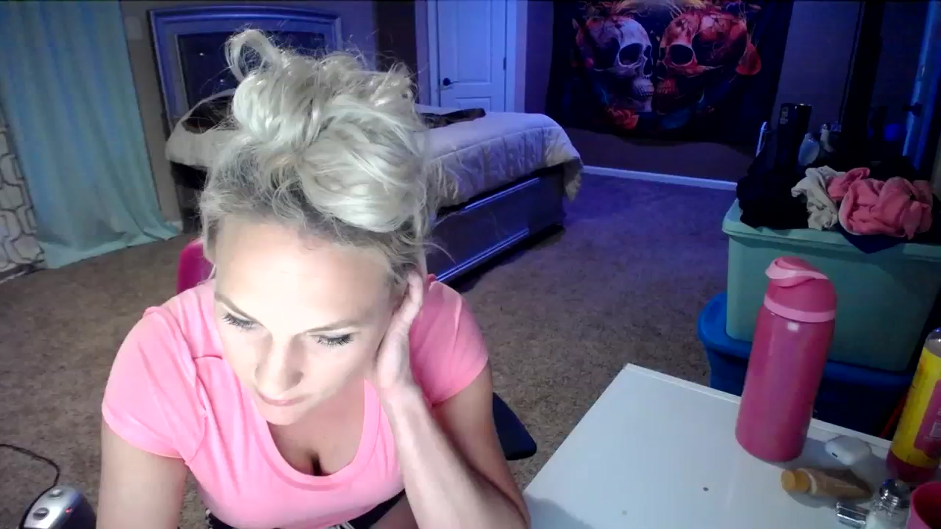 Gallery image thumbnail from AshlynnStorm's myfreecams stream on, 03/31/2024, 08:03 image 8 of 20