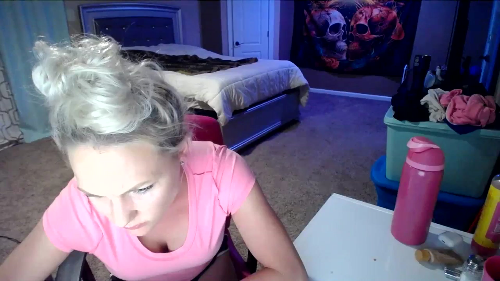 Gallery image thumbnail from AshlynnStorm's myfreecams stream on, 03/31/2024, 08:03 image 11 of 20